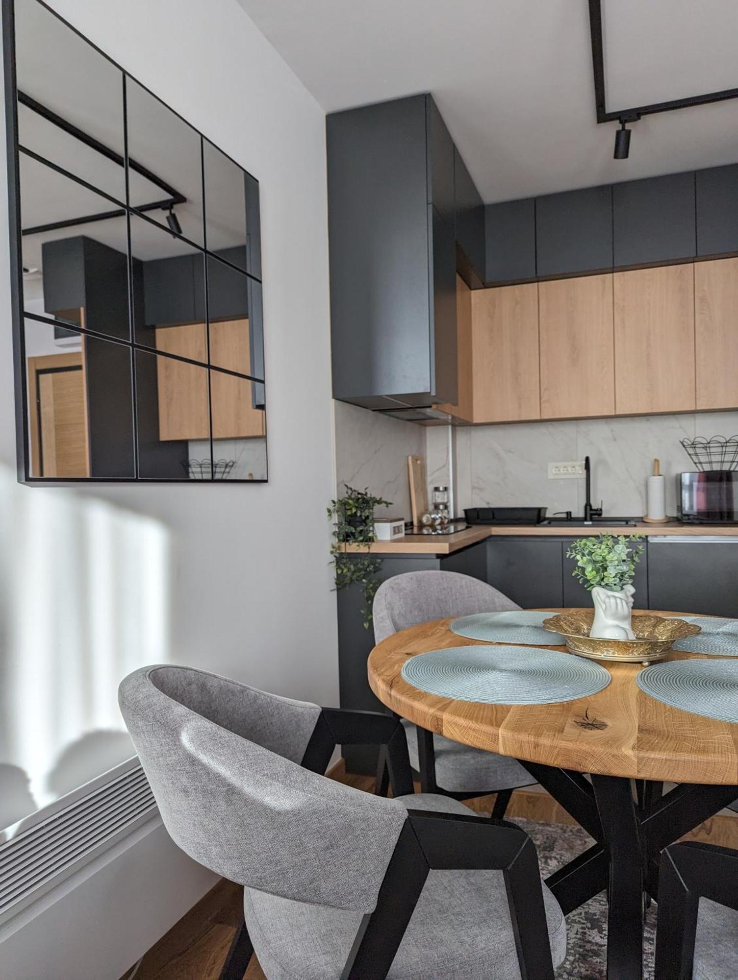 8 Apartment *