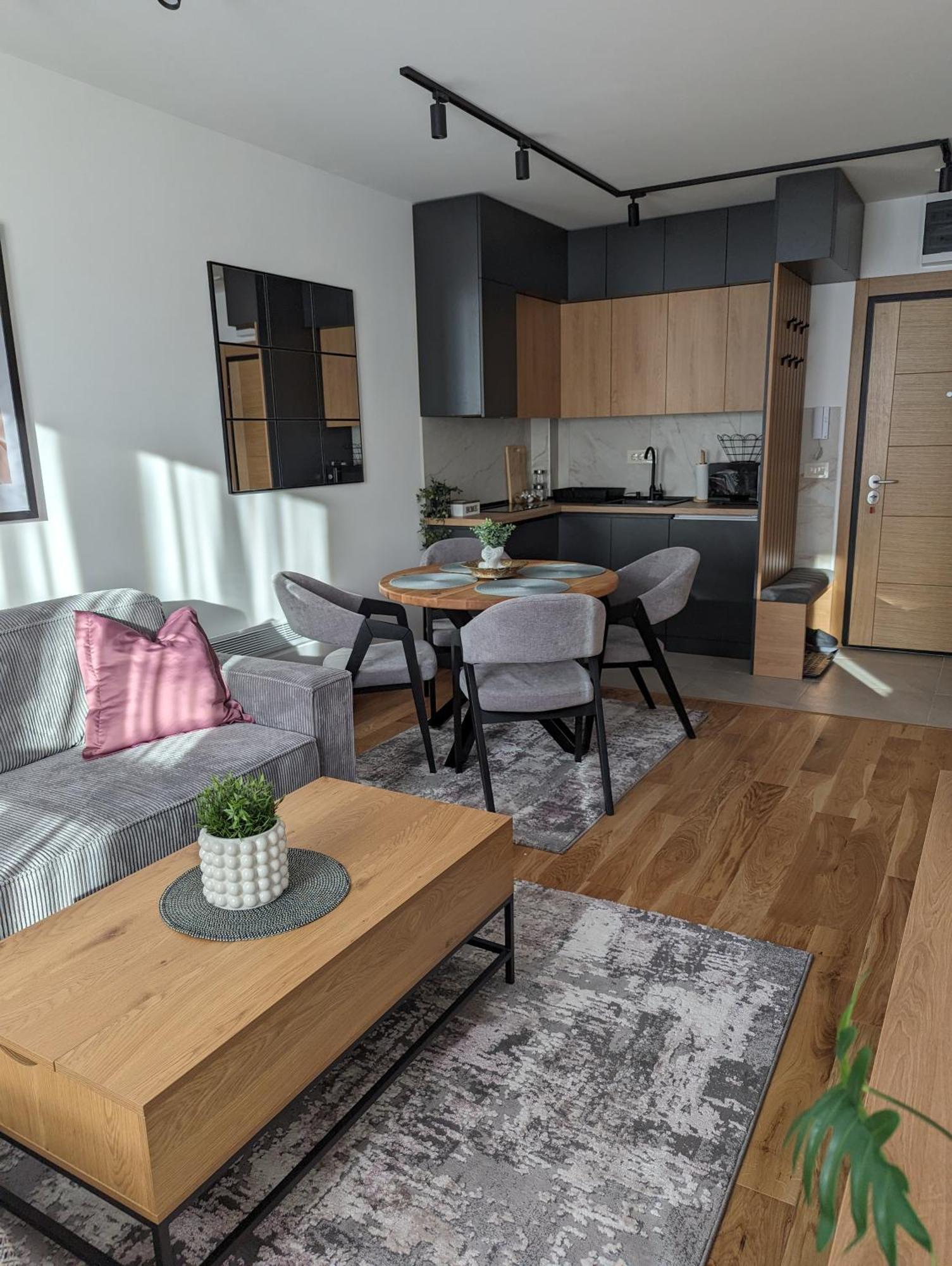 8 Apartment